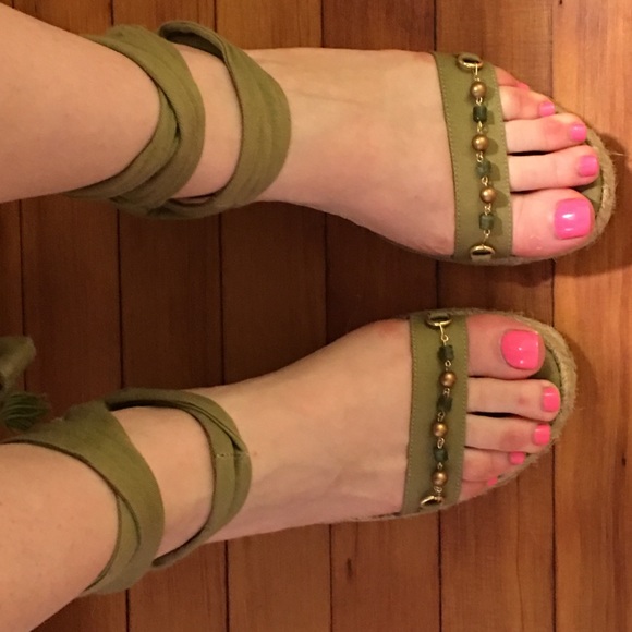 Gently used green espadrilles size 10 - Picture 5 of 8